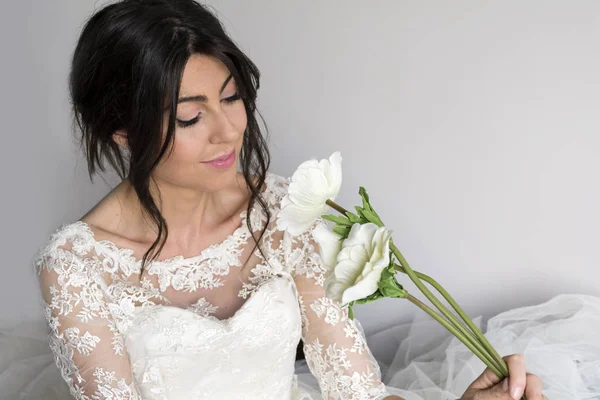Красивая Невеста Свадебная Прическа Сделать Studio Выстрел — стоковое фото