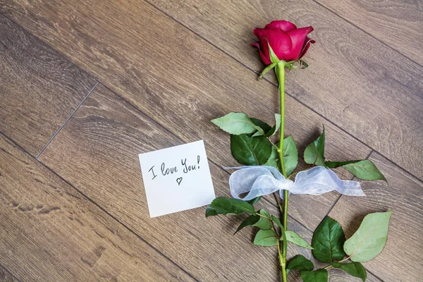 Rode Roos Met Lint Hou Van Tekstkaartje Een Boek Valentijnsdag — Stockfoto