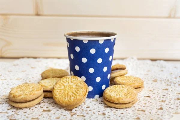 Kaffee Mit Keksen Auf Einem Hölzernen Hintergrund — Stockfoto