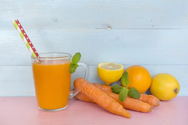 Orangen Smoothie Saft Mit Karotten Zitrone Und Orange Konzept Für — Stockfoto