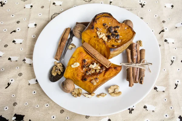 Traditionelles Kürbisdessert Einem Weißen Gericht — Stockfoto