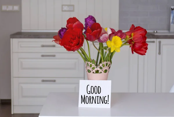Bukett Röda Tulpaner Med God Morgon Meddelande Kort — Stockfoto
