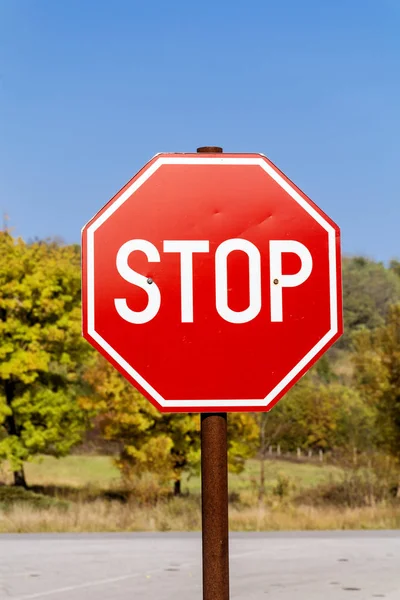 Rode Teken Stop Natuur Achtergrond — Stockfoto