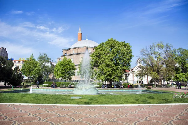 Sofia Bulgarien April 2014 Brunnen Vor Der Türkischen Moschee Zentrum — Stockfoto