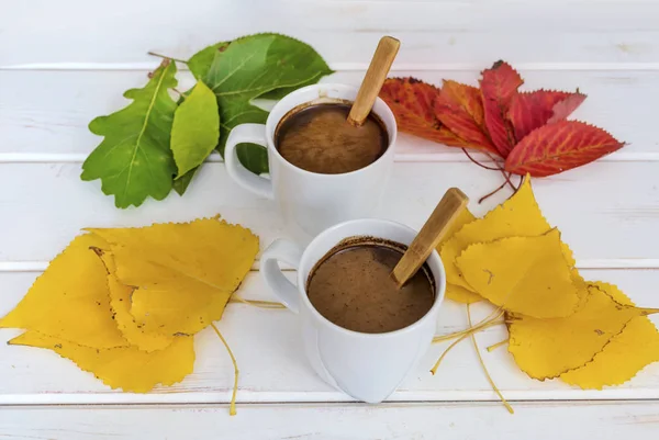 Chocolate Quente Folhas Outono — Fotografia de Stock