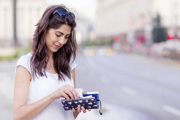 Enfoque Selectivo Mujer Que Toma Dinero Cartera —  Fotos de Stock