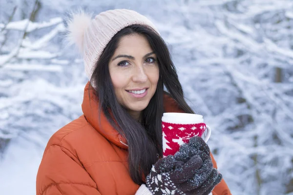 Beautiful Woman Drinking Hot Tea Winter Mountain Winter Vacation — Stock Photo, Image