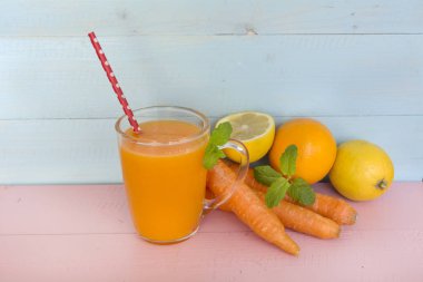 portakallı gazoz havuç limon ve portakal suyu. Sağlıklı yaşam konsepti.