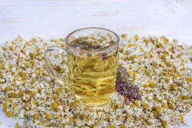 bir bardak papatya çayı