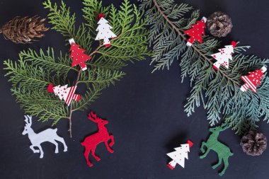 Geleneksel sembollerile Noel kompozisyon