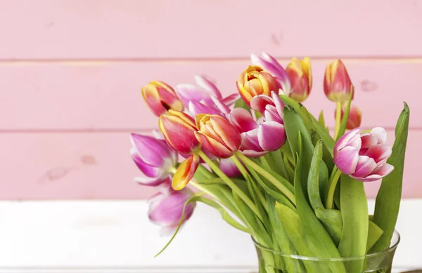 Lindas Flores Tulipán Florecen Sobre Fondo Madera — Foto de Stock