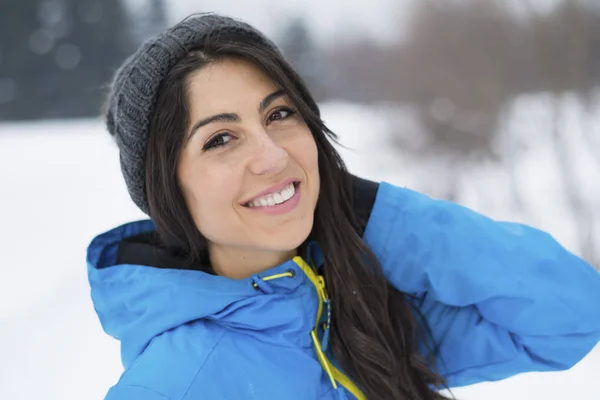 Happy Caucasian Woman Winter Jacket Posing Outdoors — Stock Photo, Image