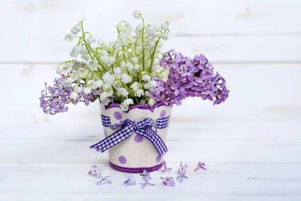 Vaas Met Bloeiende Bloemen — Stockfoto