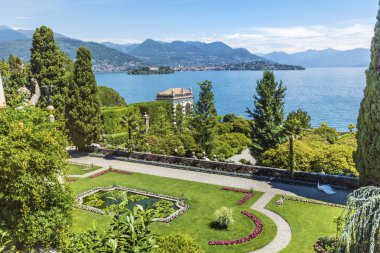 Isola Bella, Lago Maggiore, İtalya-Haziran 27,2018: Isola Bella Bahçe Lago Maggiore manzaralı. Borromeo Palace İtalya, Lombardy 