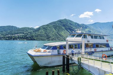 Tremezzo, İtalya: Haziran 25,2018 - Lake Como İtalya kuzeyinde feribotla 
