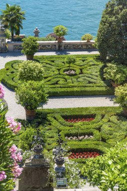 Isola Bella, Lago Maggiore, İtalya-Haziran 27,2018: Isola Bella Bahçe Lago Maggiore manzaralı. Borromeo Palace İtalya, Lombardy 