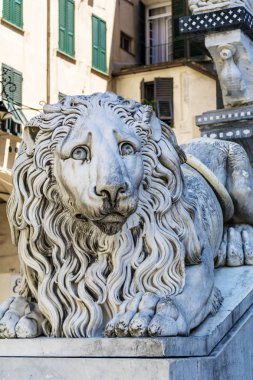 Aslan heykelinin fron Cenova, İtalya, San Lorenzo Katedrali