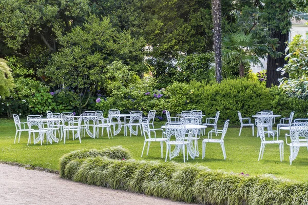 Cadeiras Mesas Metal Branco Restaurante Italiano Luxo Livre — Fotografia de Stock