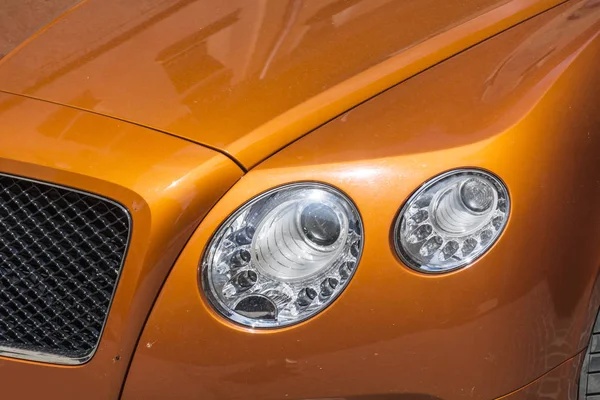 Detalle Cerca Del Faro Coche Moderno Naranja Lujo — Foto de Stock