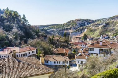 Cityscape Melnik, Bulgaristan'ın en küçük kasaba. Dünya piramitler geleneksel Bulgar evleriyle