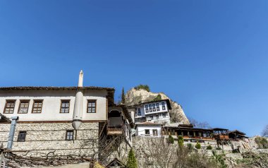 Cityscape Melnik, Bulgaristan'ın en küçük kasaba. Dünya piramitler geleneksel Bulgar evleriyle