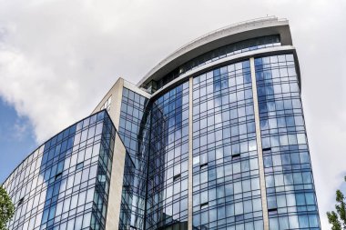 Kiev, Ukrayna - 15 Mayıs 2019: Business Office, Mountain View ile Kurumsal Bina 