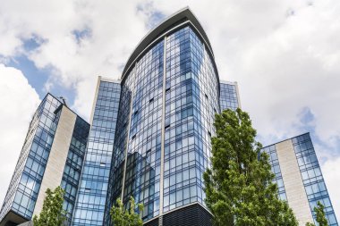 Kiev, Ukrayna - 15 Mayıs 2019: Business Office, Mountain View ile Kurumsal Bina 