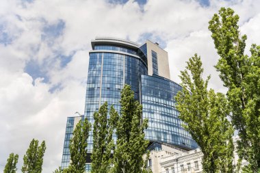 Kiev, Ukrayna - 15 Mayıs 2019: Business Office, Mountain View ile Kurumsal Bina 