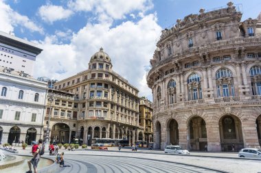 Genoa, İtalya-Haziran 27,2018: Piazza De Ferrari Main Square Çeşme Cenova İtalya ile
