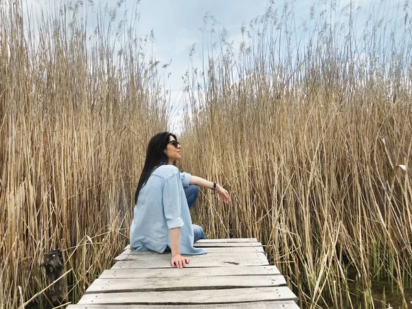 Beautiful Young Woman Walking Wooden Bridge Reed Marsh People Nature — стоковое фото