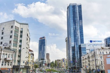 Kiev, Ukrayna - 15 Mayıs 2019: Modern İnşaat Gökdelenleri ile Şehrin Havadan Görünümü. Kiev Şehri