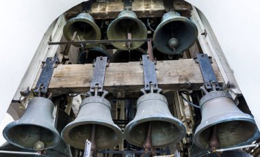 Kilisede Bronz Çanlar 