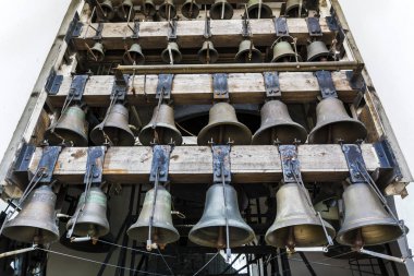 Kilisede Bronz Çanlar 