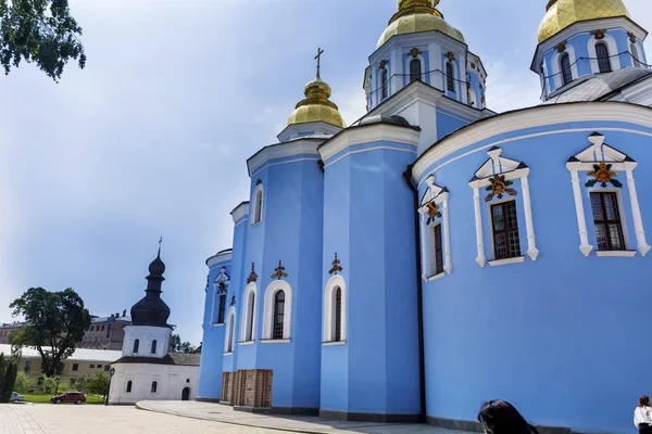 Kiev Oekraïne Juni 2018 Blauwe Kerk Met Gouden Cupola Het — Stockfoto