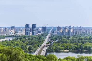 Kiev, Ukrayna - 15 Mayıs 2019: Modern İnşaat Gökdelenleri ile Şehrin Havadan Görünümü. Kiev Şehri