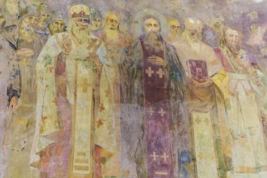 Kiev, Ukrayna 05 Mayıs 2019: Ortodoks Kilisesi Duvarında Azizlerle Antik Fresco.