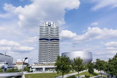 MUNİK, Almanya - 16 Haziran 2019: Münih, Almanya 'daki BMW Müze Binası