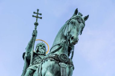 Budapeşte / Macaristan - 15 Temmuz 2019: Macar I. Stephen 'ın Bronz Heykeli