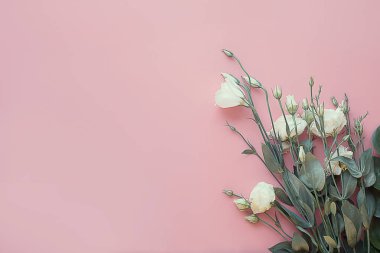 açık pembe vintage arka plan üzerinde beyaz eustomas buketi