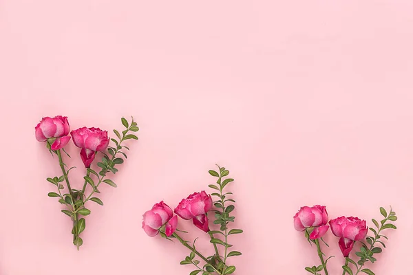 Ramo Con Dos Rosas Sobre Fondo Rosa Collage Banner Concepto — Foto de Stock