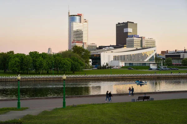 Minsk Belarus May 2018 Pobediteley Avenue Sunset Viewed Central Park — Stock Photo, Image