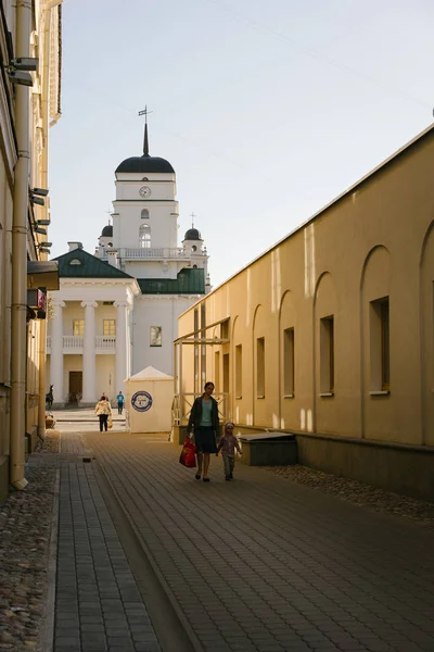 Minsk Biélorussie Mai 2018 Beau Bâtiment Blanc Ancienne Mairie Dans Photos De Stock Libres De Droits