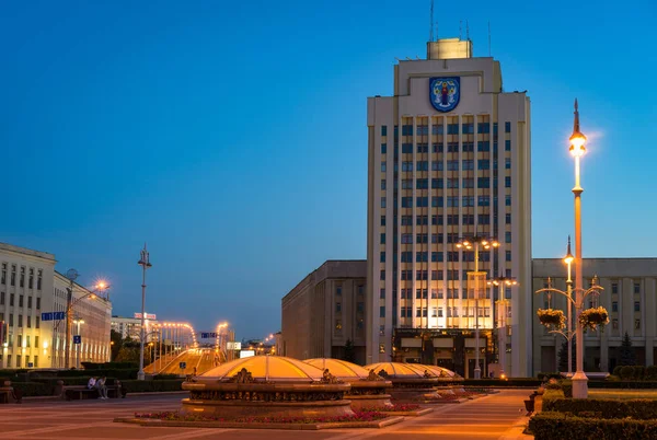 Minsk Biélorussie Juin 2018 Place Indépendance Illuminée Dans Soirée Avec — Photo