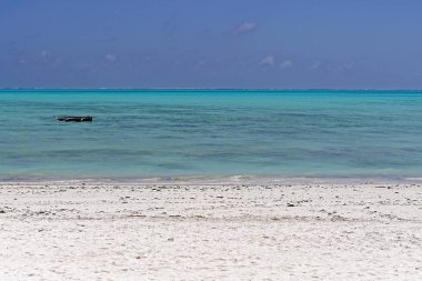 Turkuaz su ve kum beach Adası Zanzibar adlı