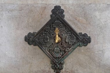 Pirinç ve Istanbul'da mermer çeşme musluk