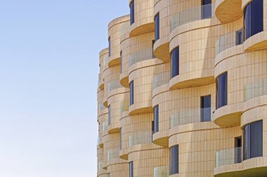 Kuveyt yuvarlak balkon teras ile modern yeni bina