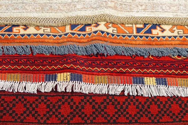 Klasik tarzı seçim seçim çeşitli halı