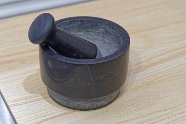 Siyah taş harç ve tokmak mutfak coutertop