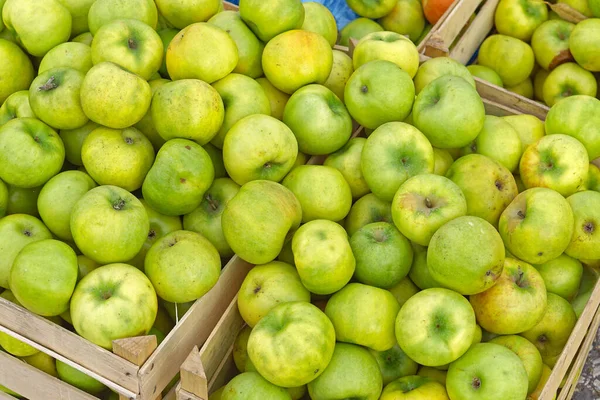 Manzanas Ecológicas Verdes Frutas Cajas Madera — Foto de Stock