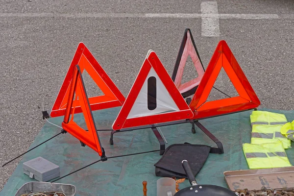 Foldable warning red triangles for car emergency kit